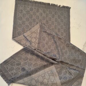 GUCCI Wool Logo Scarf